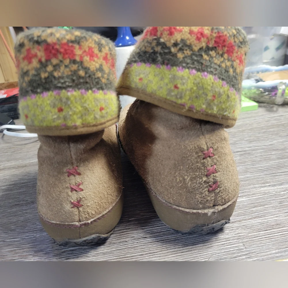 Ahnu Women's‎ Suede Leather Winter Boot Size 6.5